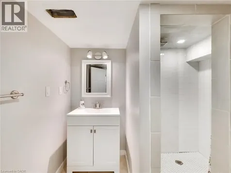 229 Parkdale Avenue North Hamilton ON L8H 5X4