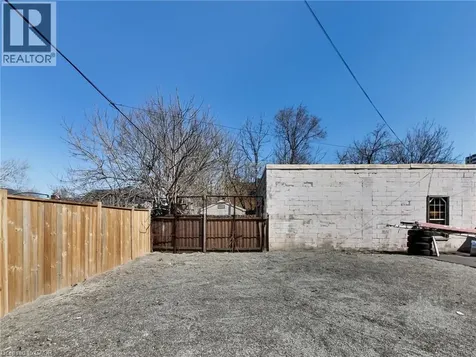 229 Parkdale Avenue North Hamilton ON L8H 5X4