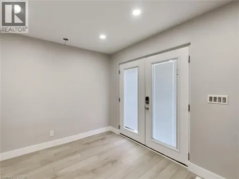 229 Parkdale Avenue North Hamilton ON L8H 5X4