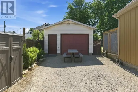 19 Leeds Street Smiths Falls ON K7A 2M6