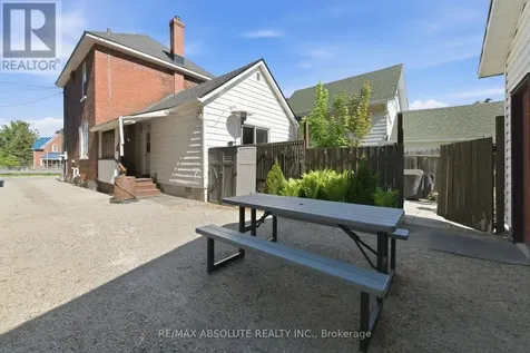 19 Leeds Street Smiths Falls ON K7A 2M6