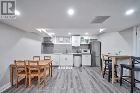195 Greti Drive Hamilton ON L9B 1P9