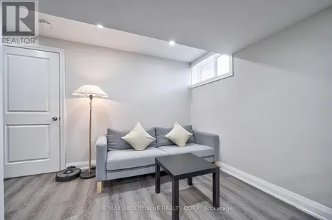 195 Greti Drive Hamilton ON L9B 1P9