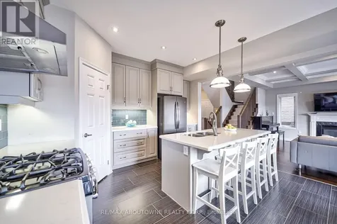 195 Greti Drive Hamilton ON L9B 1P9