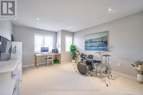 195 Greti Drive Hamilton ON L9B 1P9