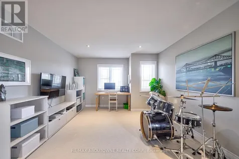 195 Greti Drive Hamilton ON L9B 1P9