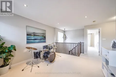 195 Greti Drive Hamilton ON L9B 1P9