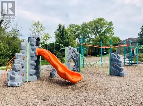 261 Thomas Avenue Brantford ON N3S 0E1
