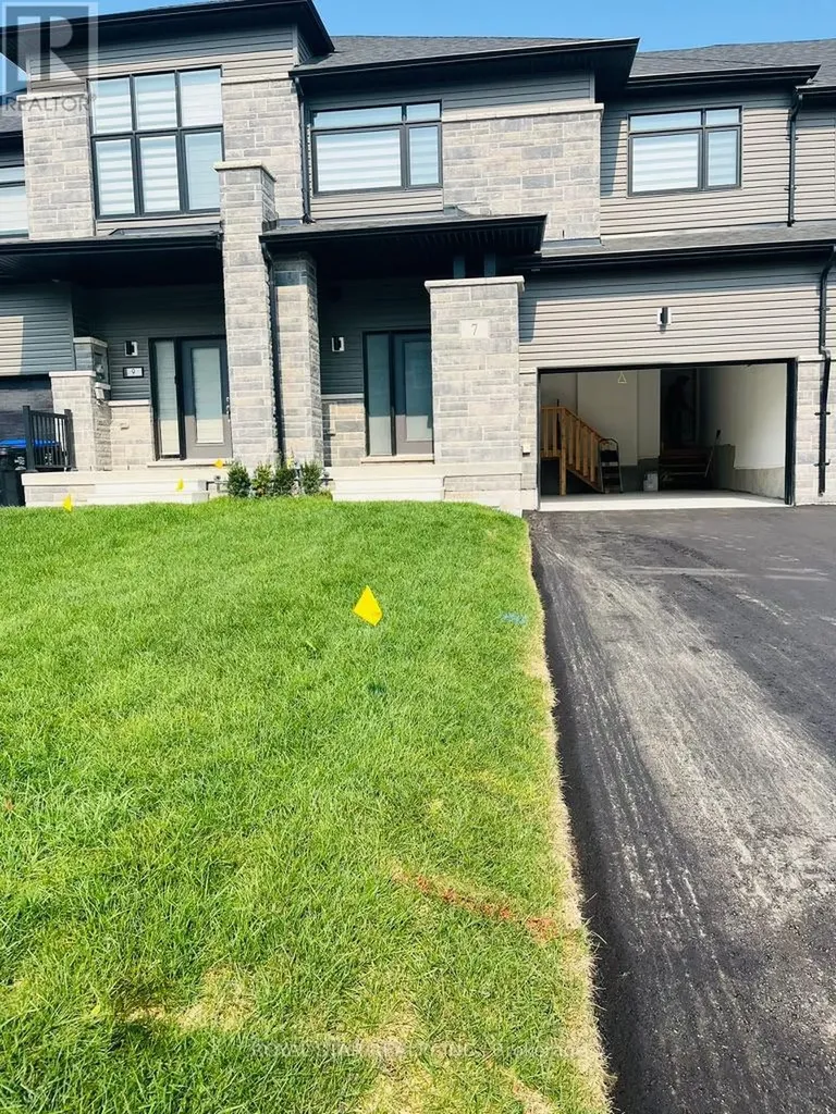 7 Federica Crescent Wasaga Beach ON L9Z 0N5