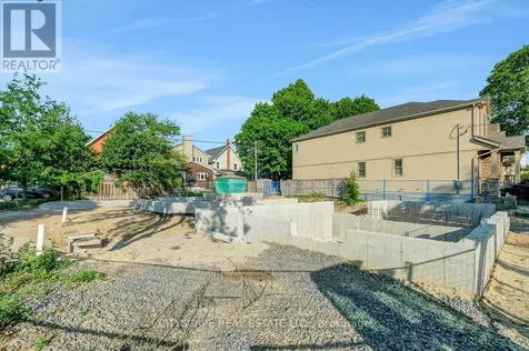 551 Edison Avenue Ottawa ON K2A 1V5