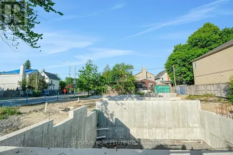 551 Edison Avenue Ottawa ON K2A 1V5
