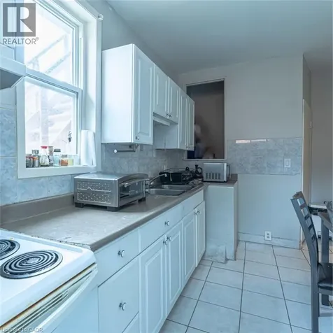 11 Aikman Avenue Hamilton ON L8M 1P6