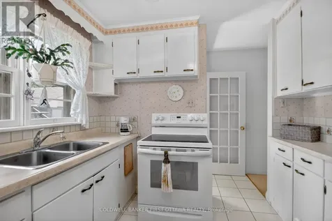 1533 Mimosa Avenue Ottawa ON K1G 0W2