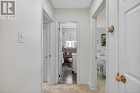 1533 Mimosa Avenue Ottawa ON K1G 0W2