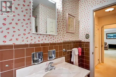 1533 Mimosa Avenue Ottawa ON K1G 0W2