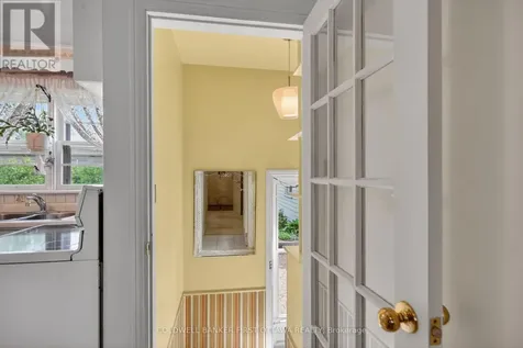 1533 Mimosa Avenue Ottawa ON K1G 0W2