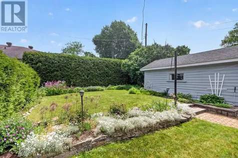 1533 Mimosa Avenue Ottawa ON K1G 0W2
