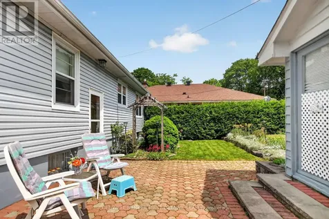 1533 Mimosa Avenue Ottawa ON K1G 0W2
