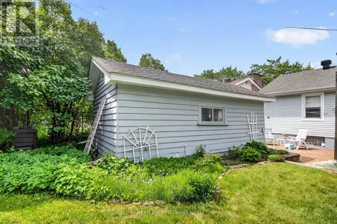 1533 Mimosa Avenue Ottawa ON K1G 0W2