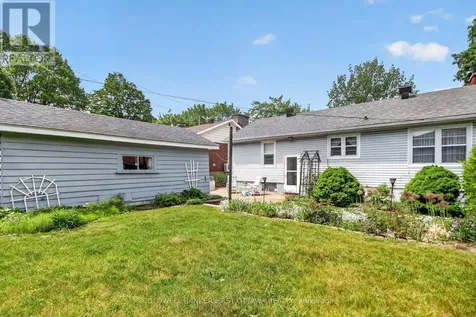 1533 Mimosa Avenue Ottawa ON K1G 0W2