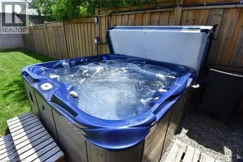2499 Whittaker Drive Burlington ON L7P 4P9