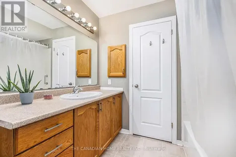 1672 Locksley Lane Ottawa ON K1J 1B6