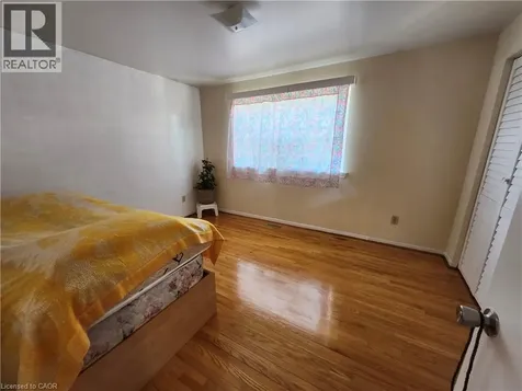 25 Gosford Boulevard Toronto ON M3N 2G7