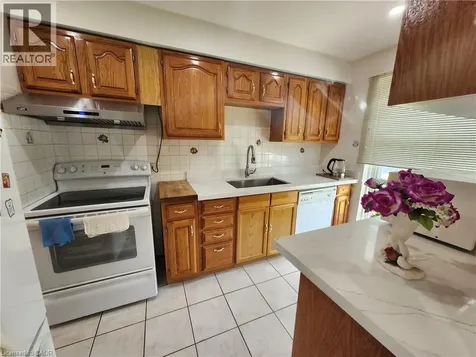 25 Gosford Boulevard Toronto ON M3N 2G7