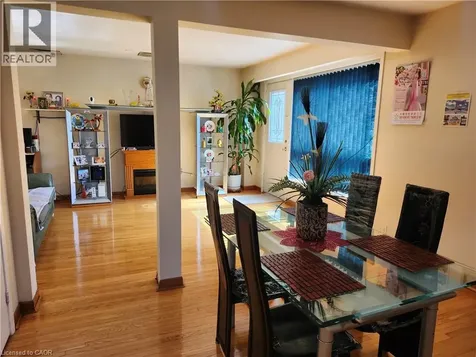 25 Gosford Boulevard Toronto ON M3N 2G7