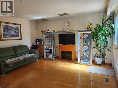 25 Gosford Boulevard Toronto ON M3N 2G7