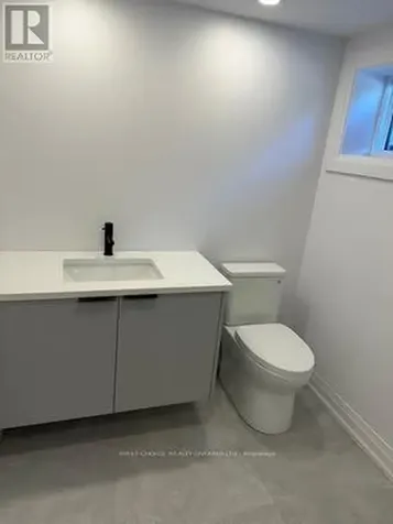 696 Holt Crescent Ottawa ON K1G 2Y7
