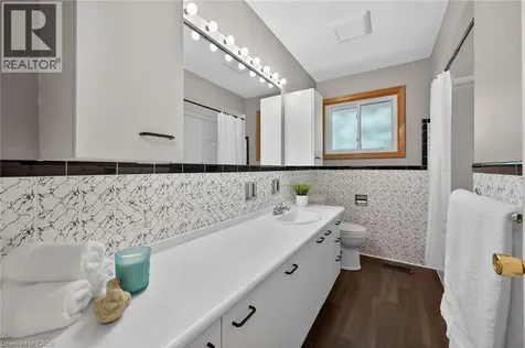 40 Bermuda Court Hamilton ON L9C 2J8