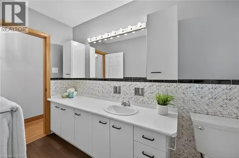 40 Bermuda Court Hamilton ON L9C 2J8