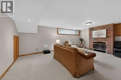 40 Bermuda Court Hamilton ON L9C 2J8