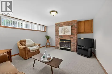 40 Bermuda Court Hamilton ON L9C 2J8