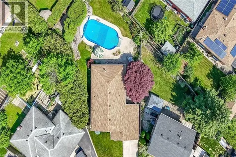 40 Bermuda Court Hamilton ON L9C 2J8