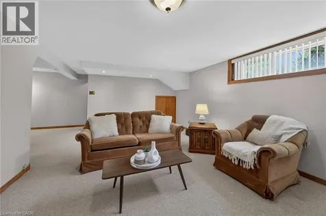 40 Bermuda Court Hamilton ON L9C 2J8