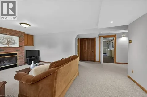 40 Bermuda Court Hamilton ON L9C 2J8