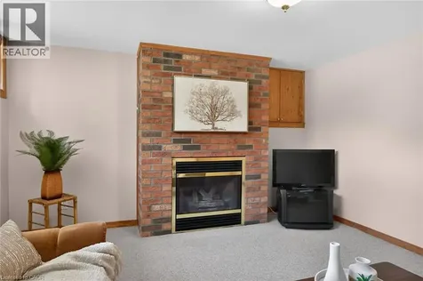 40 Bermuda Court Hamilton ON L9C 2J8