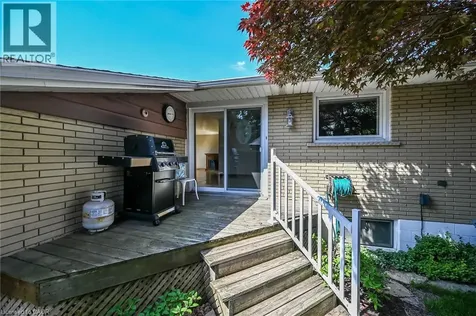 40 Bermuda Court Hamilton ON L9C 2J8