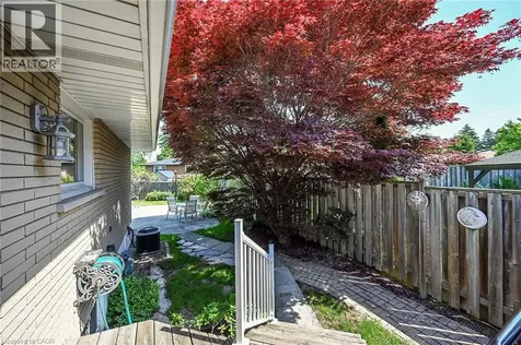 40 Bermuda Court Hamilton ON L9C 2J8