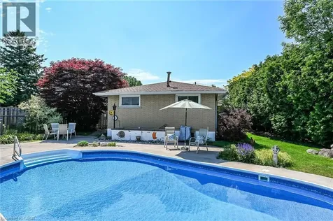 40 Bermuda Court Hamilton ON L9C 2J8