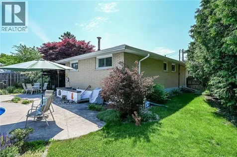40 Bermuda Court Hamilton ON L9C 2J8