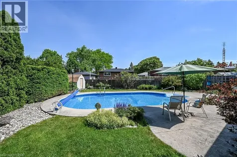 40 Bermuda Court Hamilton ON L9C 2J8