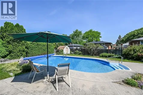40 Bermuda Court Hamilton ON L9C 2J8