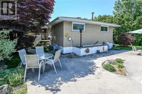 40 Bermuda Court Hamilton ON L9C 2J8