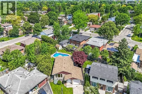 40 Bermuda Court Hamilton ON L9C 2J8