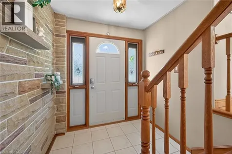 40 Bermuda Court Hamilton ON L9C 2J8