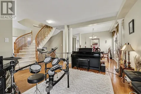 2202 Clendenan Crescent Ottawa ON K4A 4S8
