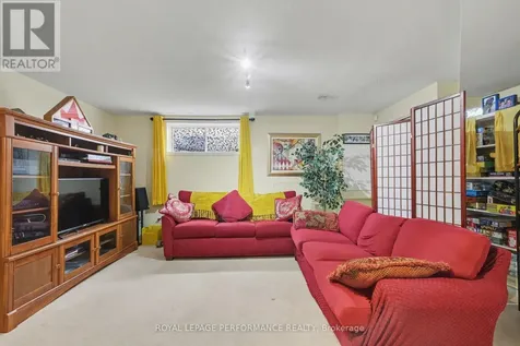 2202 Clendenan Crescent Ottawa ON K4A 4S8